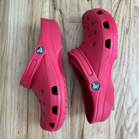 Red crocs - Picture 3 of 4